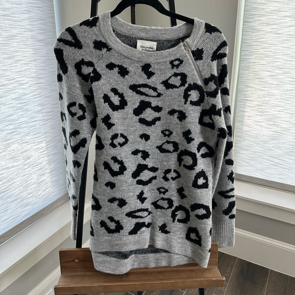 Abercrombie and Fitch leopard print sweater. Small